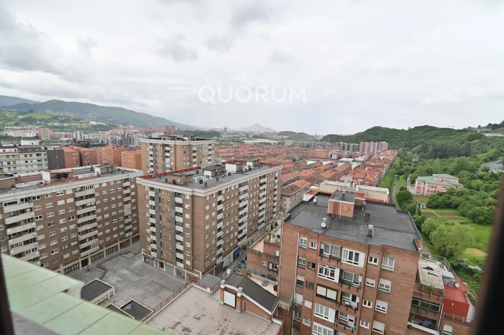 Vista exterior de Piso en venta en Bilbao  con Calefacción