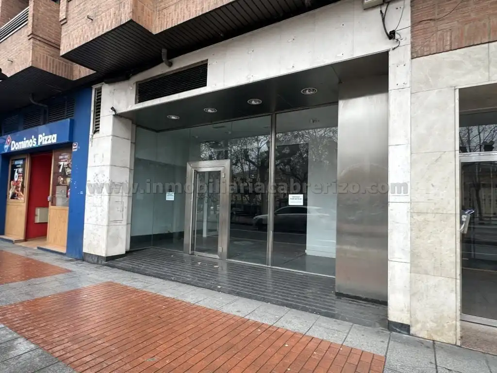 Local comercial de lloguer a Avenida de la Paz, imagen 2