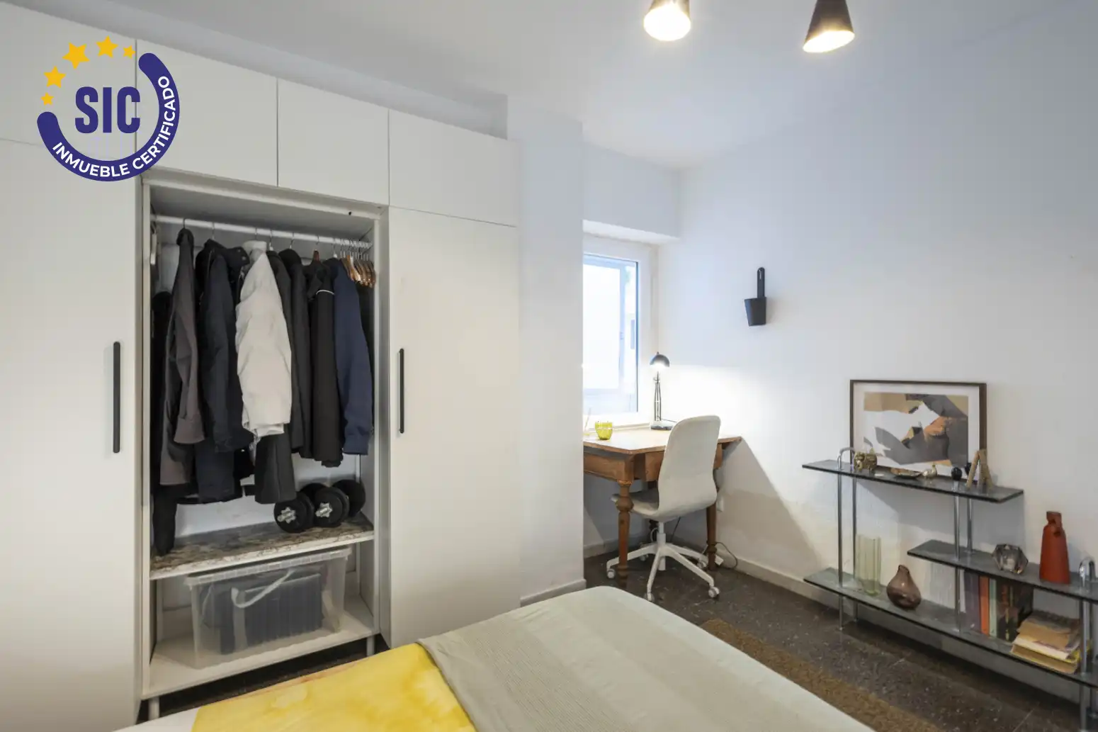 Bedroom of Flat for sale in Valencia  with Air Conditioner and Terrace