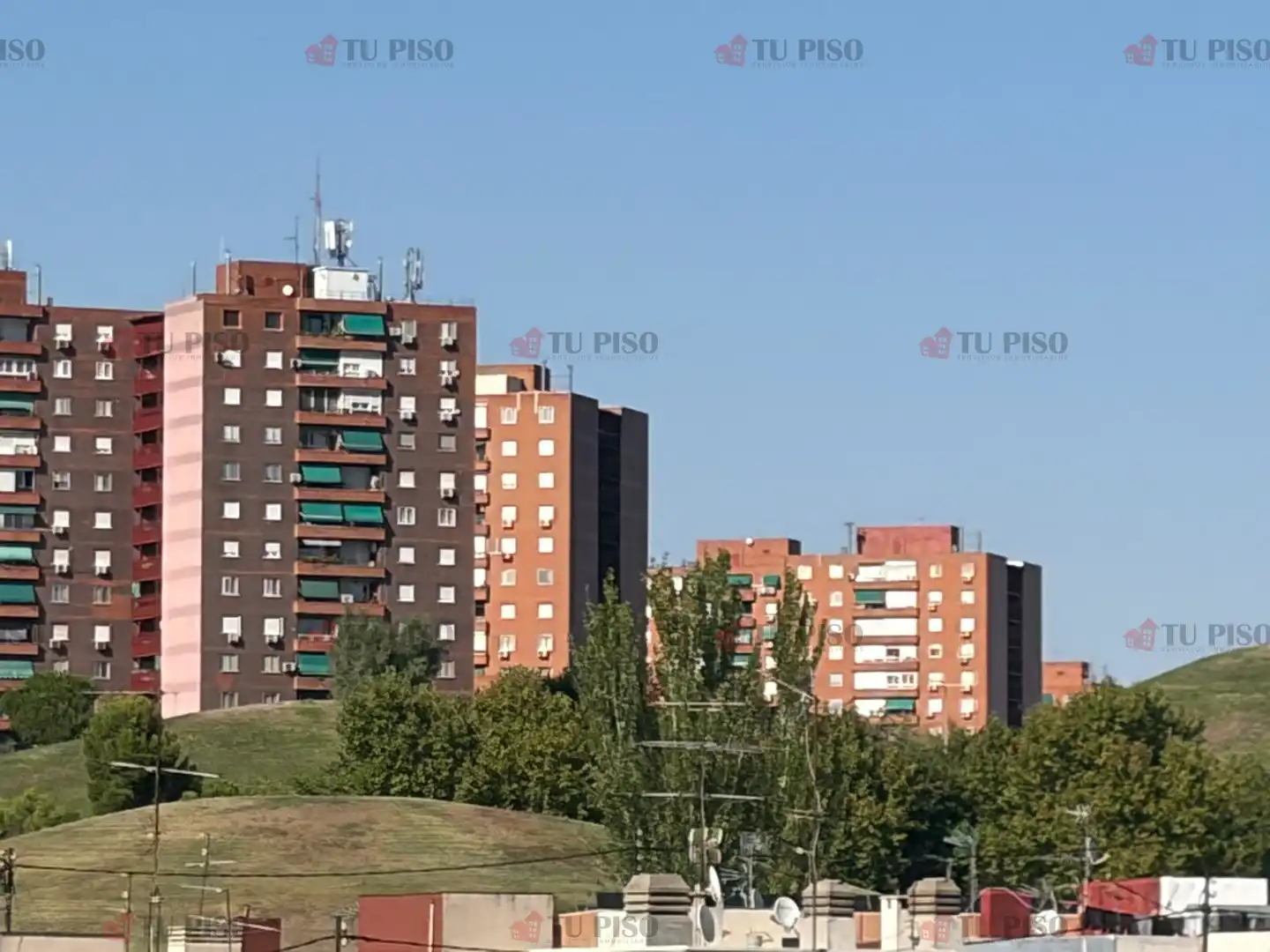Vista exterior de Pis en venda en Madrid amb Aire condicionat