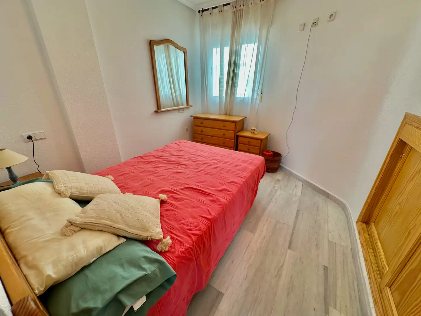 Schlafzimmer von Dachboden zum Verkauf in Guardamar del Segura mit Klimaanlage, Heizung und Terrasse