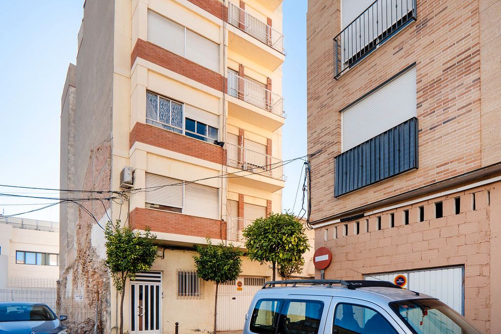 Vista exterior de Edifici en venda en Alcantarilla