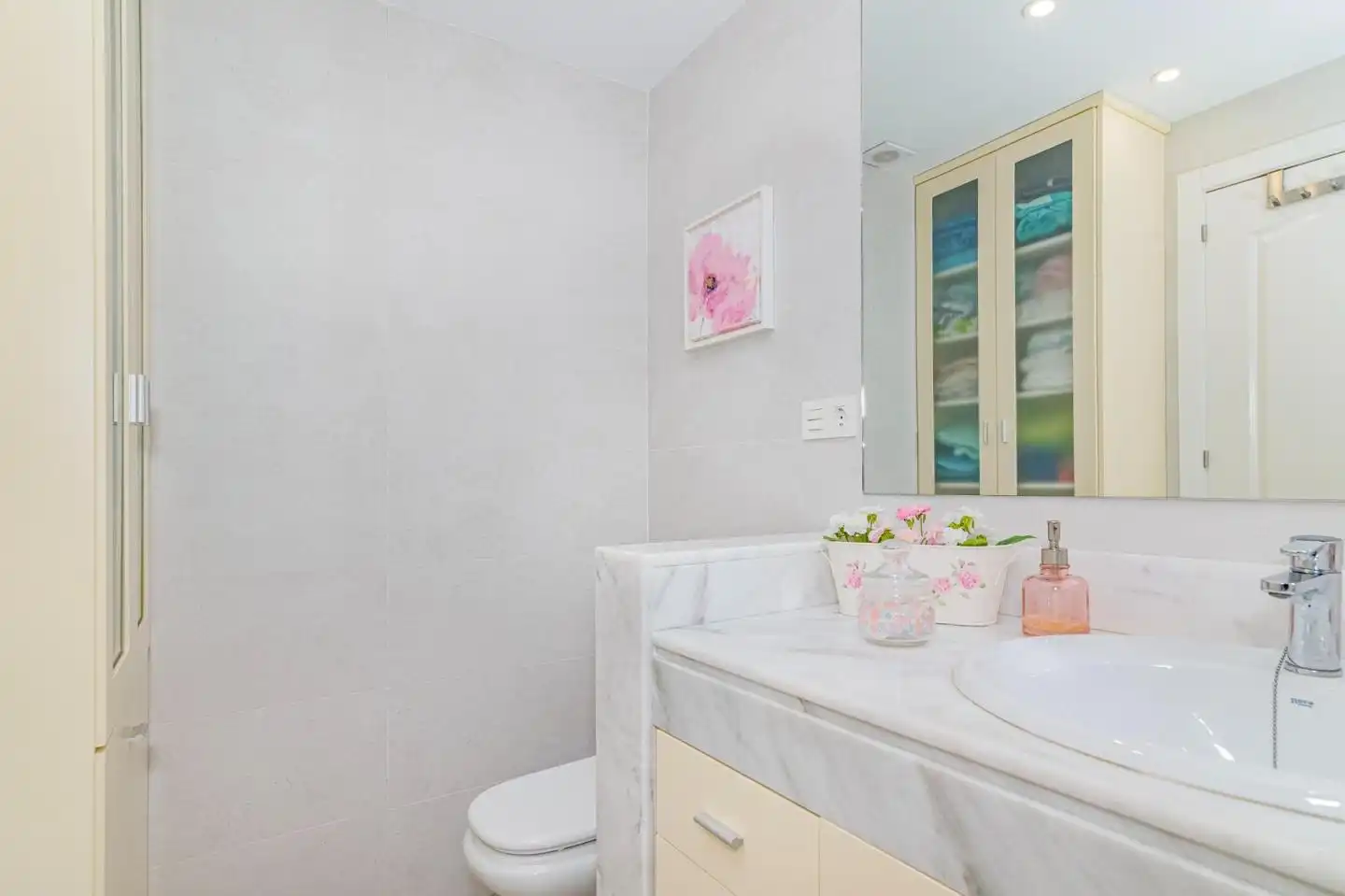 Baño de Piso en venta en Motril con Terraza y Piscina comunitaria