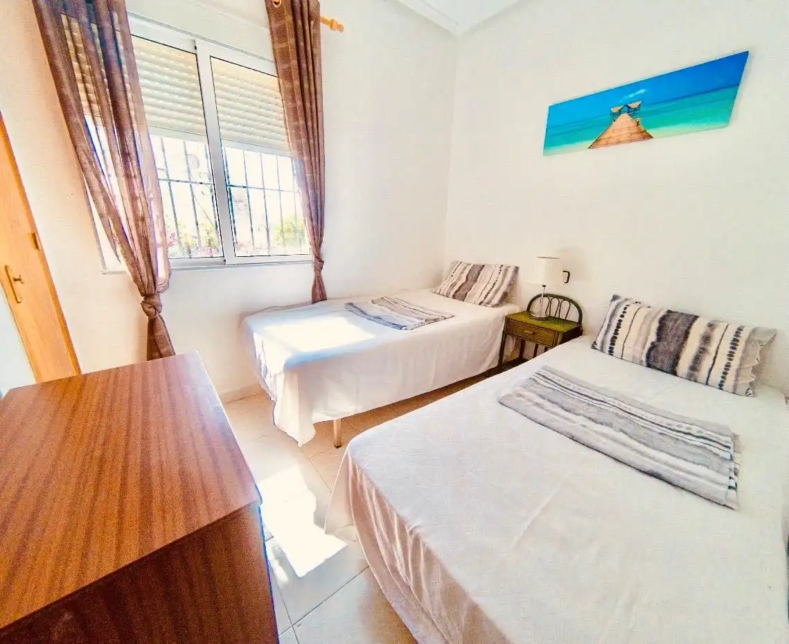 Habitación de Casa o chalet de alquiler en Torrevieja con Aire acondicionado, Calefacción y Terraza