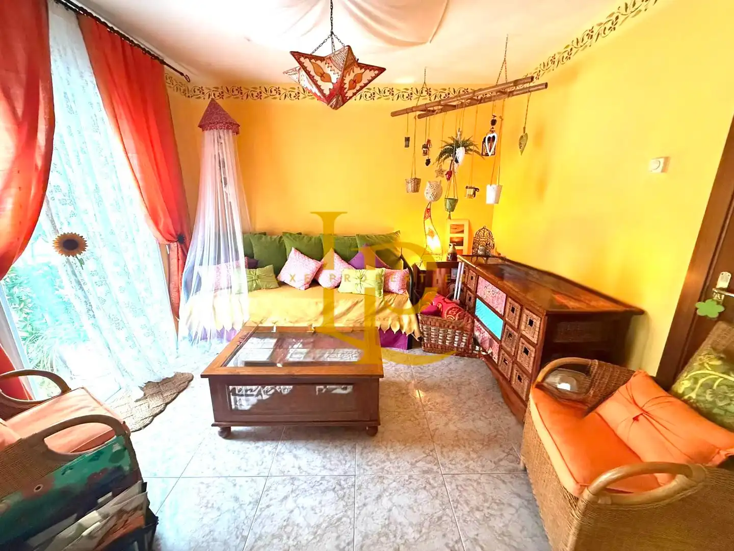 Sala d'estar de Dúplex en venda en Rubí amb Calefacció, Terrassa i Forn