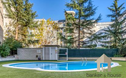 Piscina de Pis en venda en Cerdanyola del Vallès amb Aire condicionat, Calefacció i Terrassa