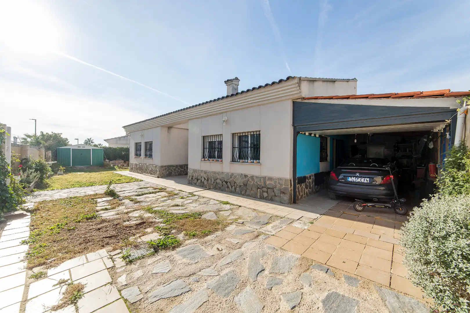 Vista exterior de Casa o xalet en venda en Olocau amb Aire condicionat, Calefacció i Jardí privat