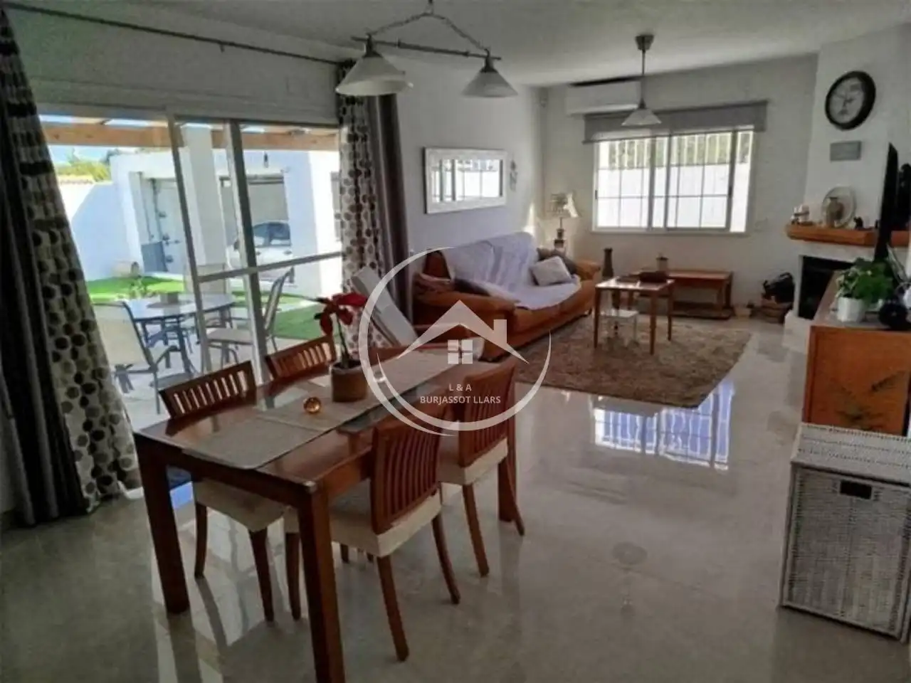 Sala d'estar de Casa o xalet en venda en Riba-roja de Túria amb Aire condicionat, Jardí privat i Terrassa