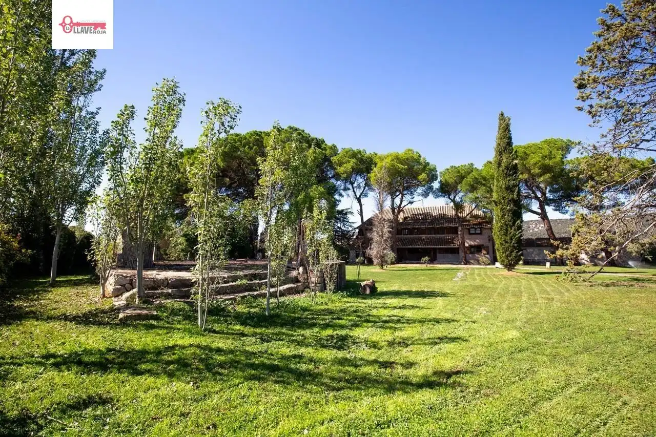 Garden of Country homes for sale in Quintana del Puente  with Storage room, Swimming Pool and Furnished