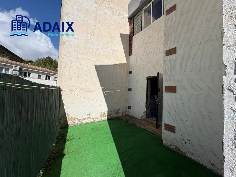 Casa adosada en venda a Roda de Berà