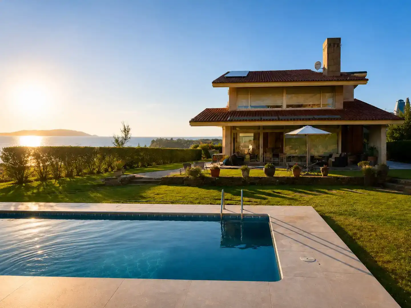 Piscina de Casa o xalet en venda en Vigo  amb Aire condicionat, Piscina i Balcó