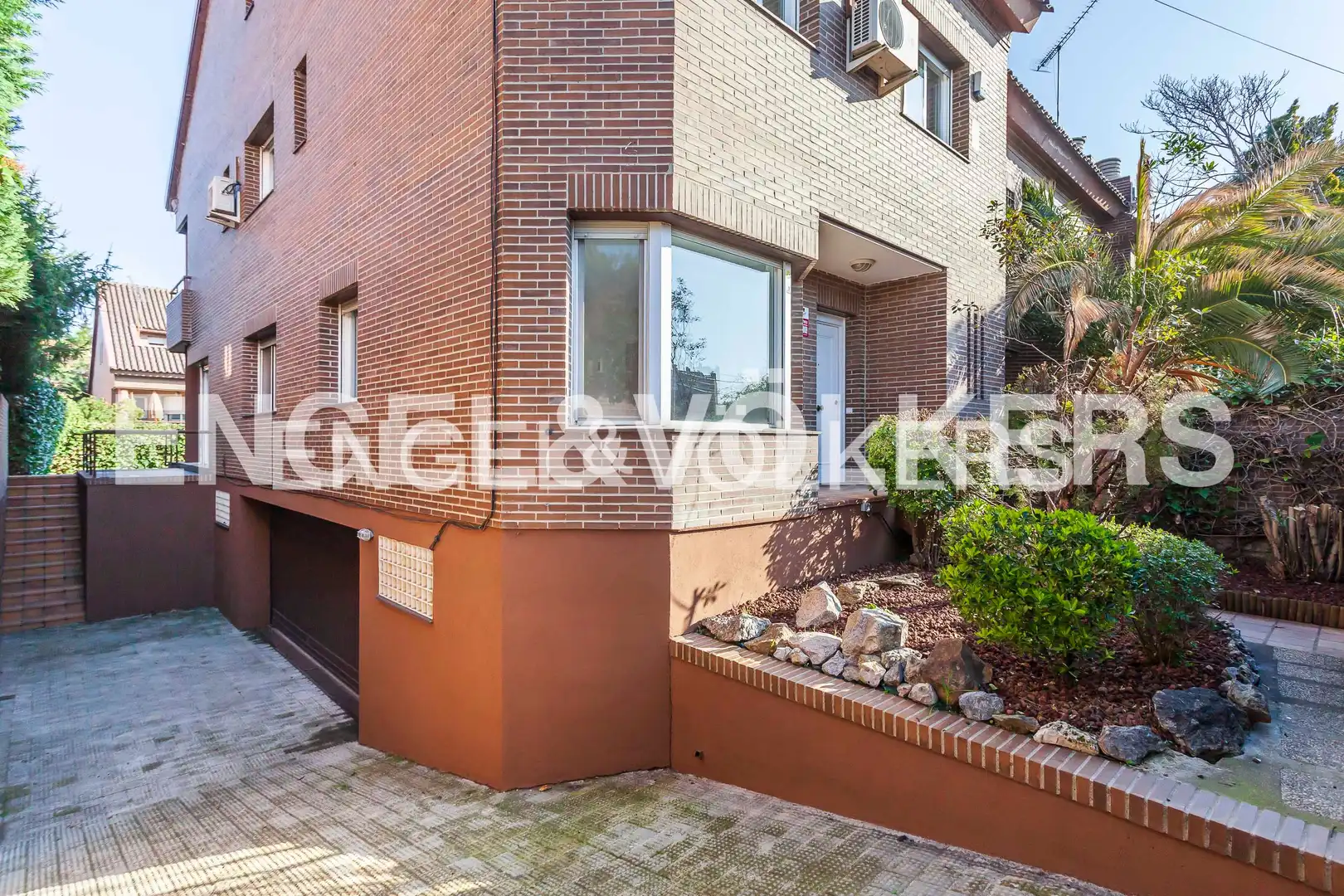 Vista exterior de Casa adosada de alquiler en Madrid con Aire acondicionado, Calefacción y Jardín privado