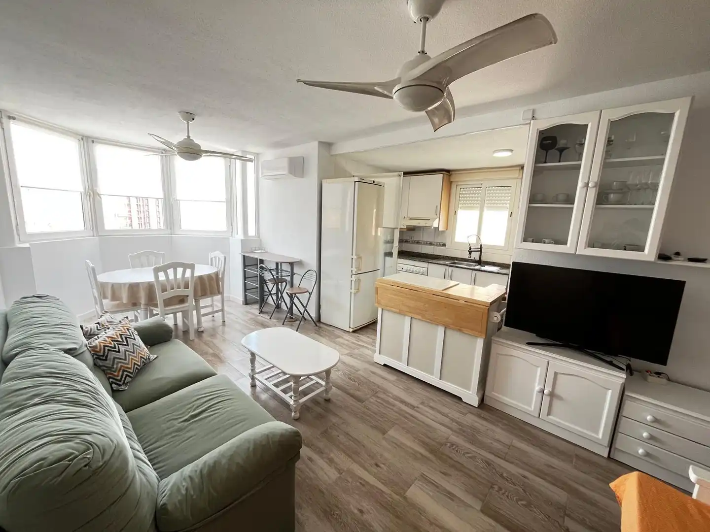 Kitchen of Flat for sale in La Manga del Mar Menor  with Air Conditioner, Private garden and Furnished