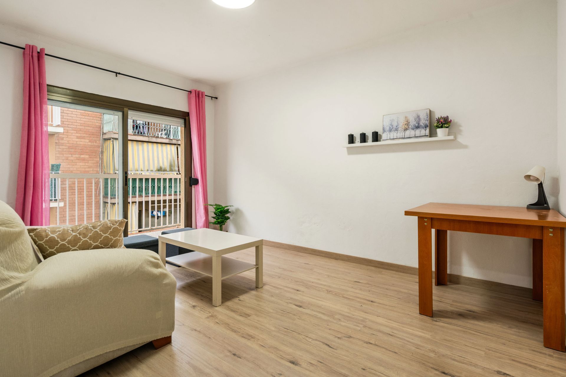 Living room of Flat for sale in Mataró  with Terrace and Furnished