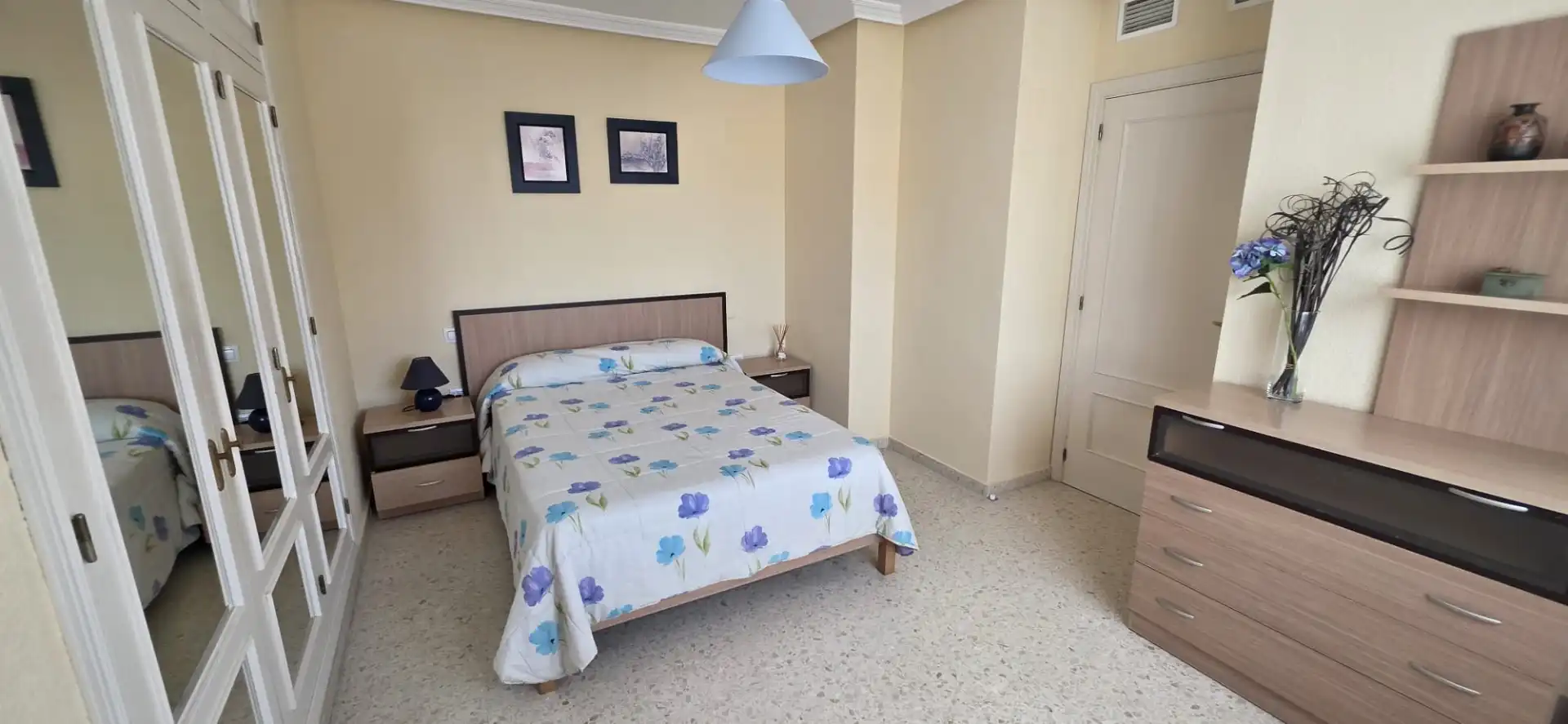 Habitación de Piso de alquiler en Badajoz con Aire acondicionado, Calefacción y Amueblado