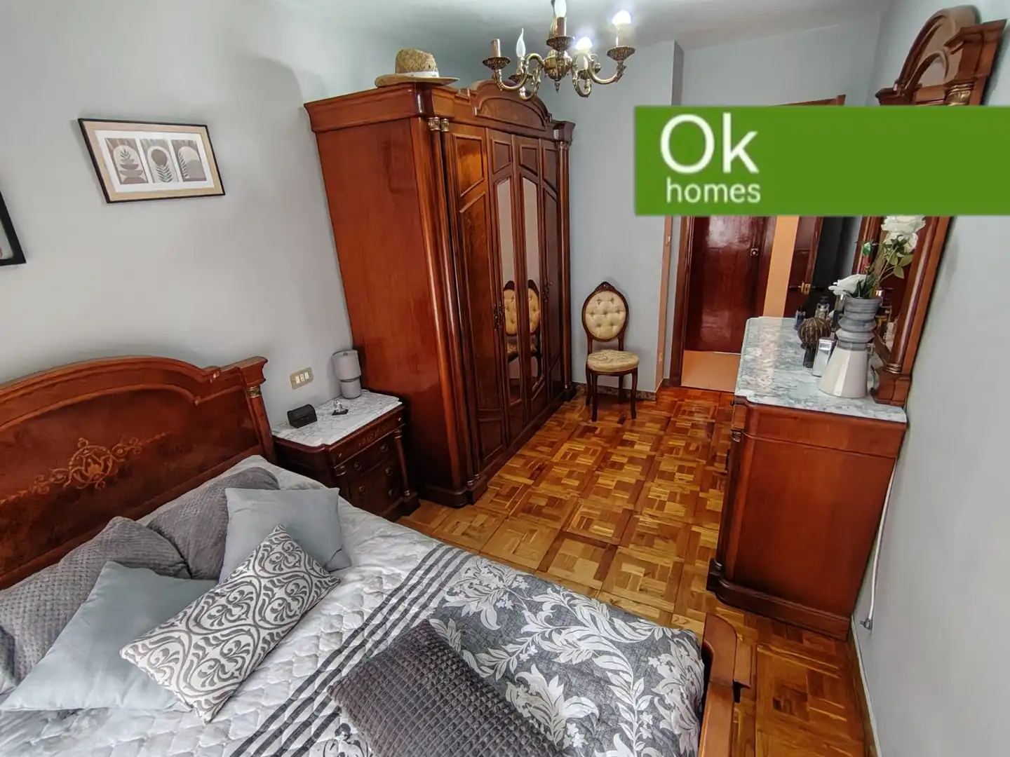 Dormitori de Casa adosada en venda en San Martín del Rey Aurelio amb Calefacció, Parquet i Terrassa