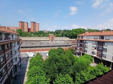 Àtic amb balcó en venda a Burtzeña