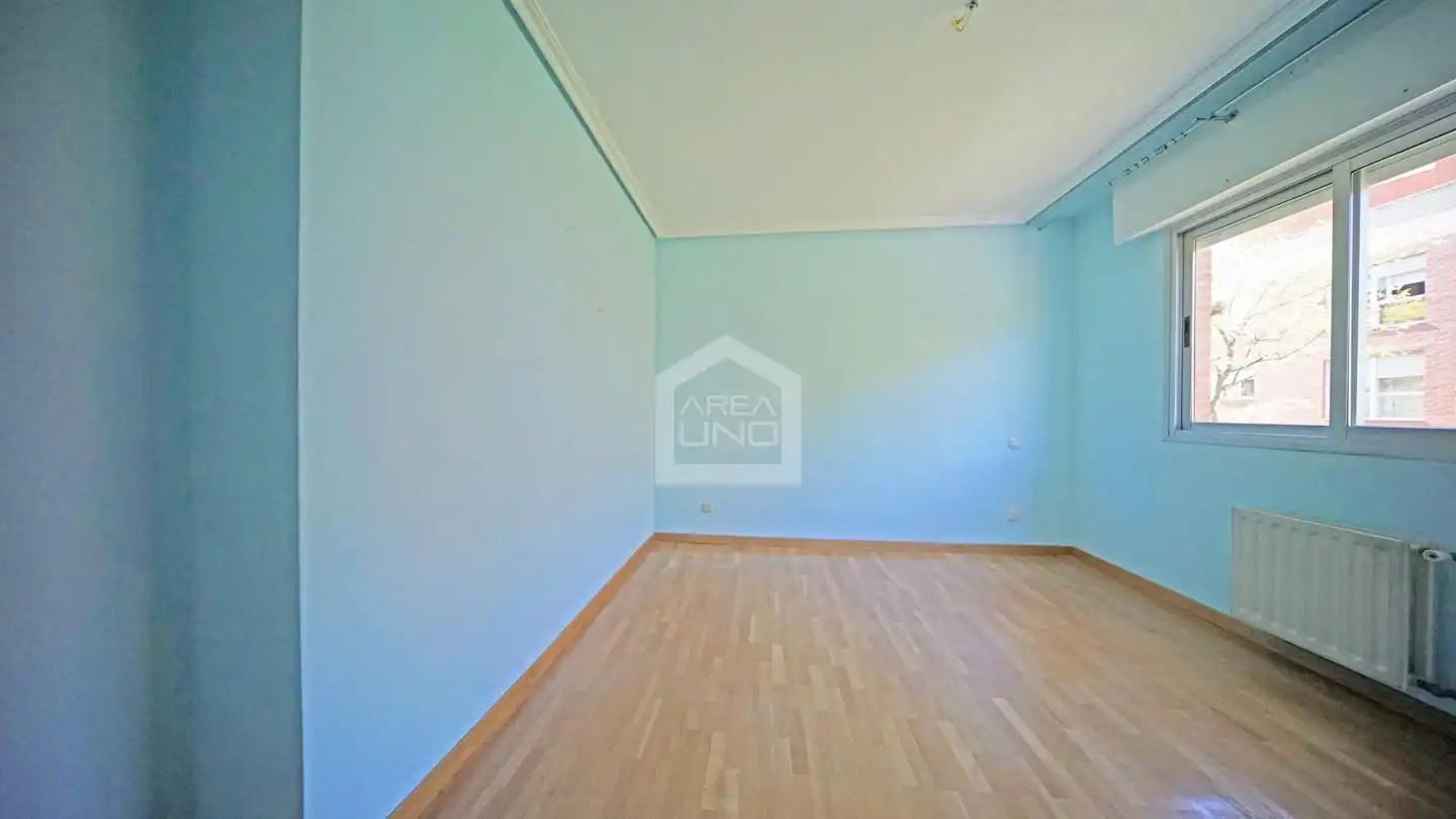 Habitación de Piso en venta en Madrid con Calefacción