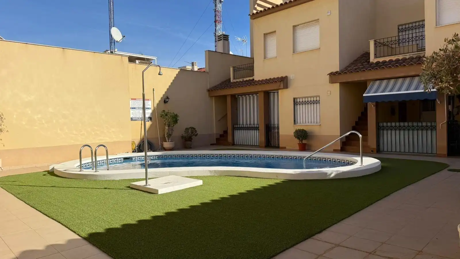 Piscina de Dúplex en venta en San Pedro del Pinatar con Terraza, Amueblado y Piscina comunitaria