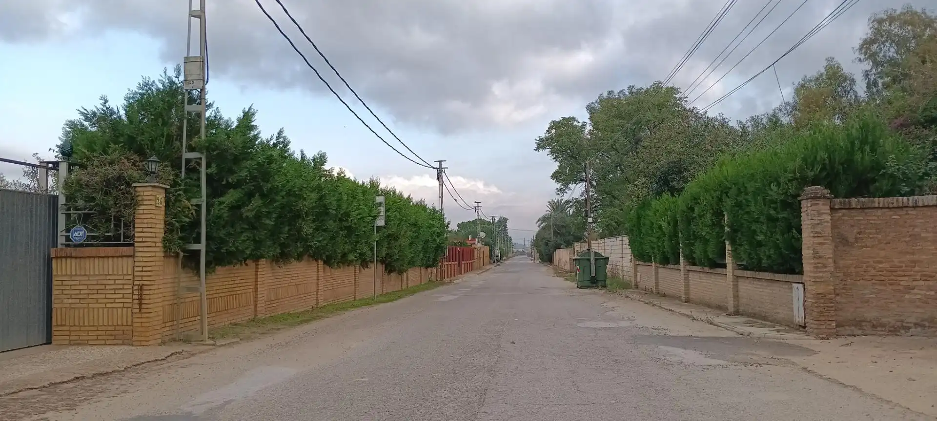 Vista exterior de Casa o xalet en venda en Carmona amb Piscina