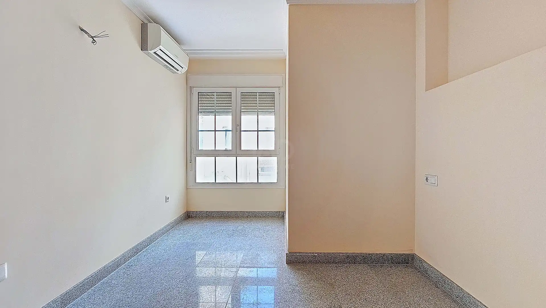 Piso en venta en Roquetas de Mar con Aire acondicionado y Terraza