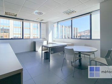 Ufficio con ascensore in affitto a Carrer de Frederic Mompou