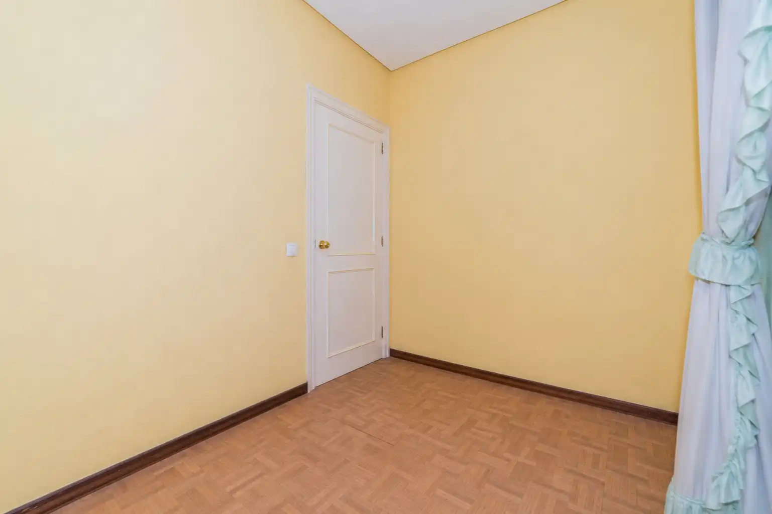 Habitación de Piso en venta en Madrid con Calefacción y Terraza
