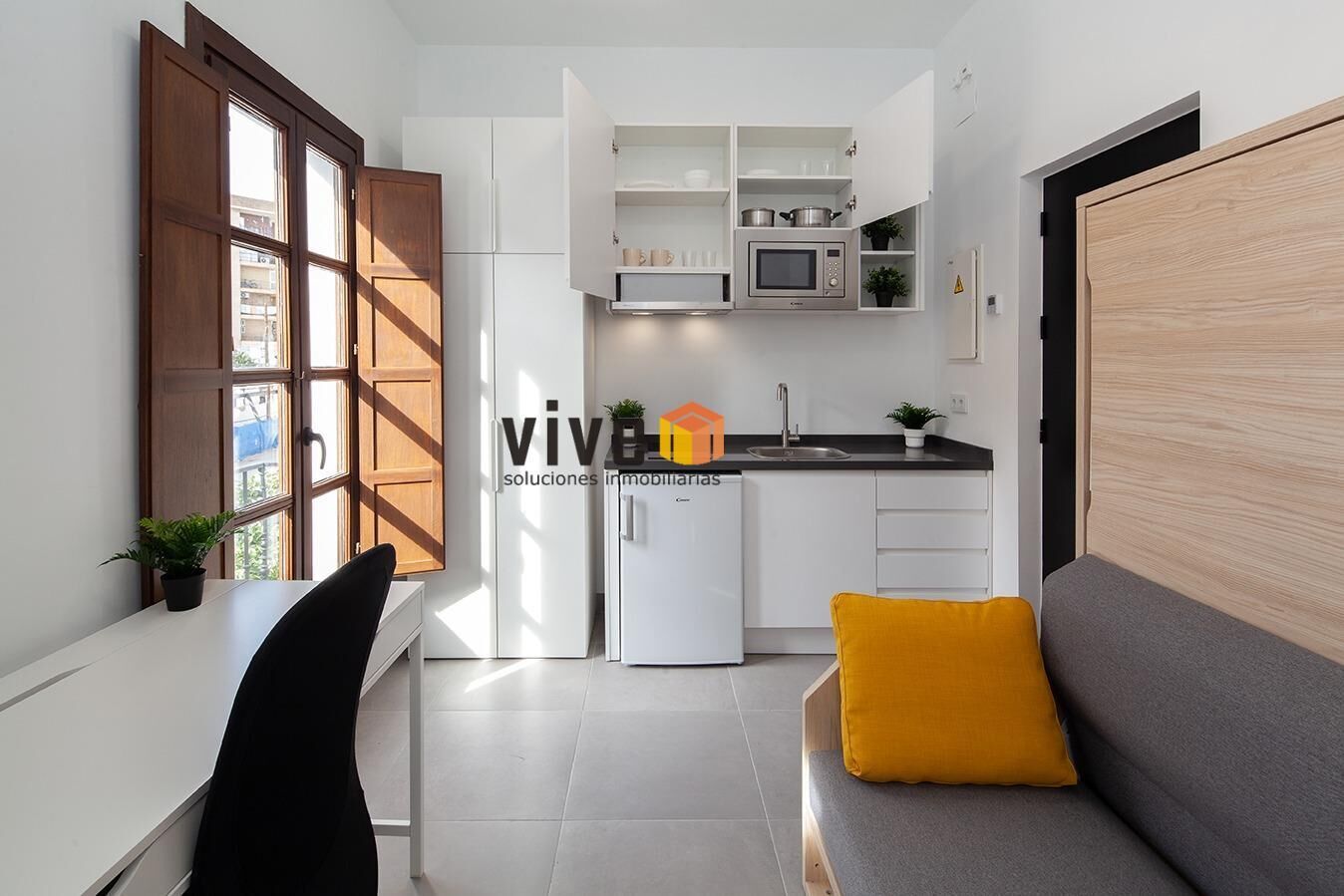 Cocina de Local en venta en  Sevilla Capital con Aire acondicionado y Amueblado
