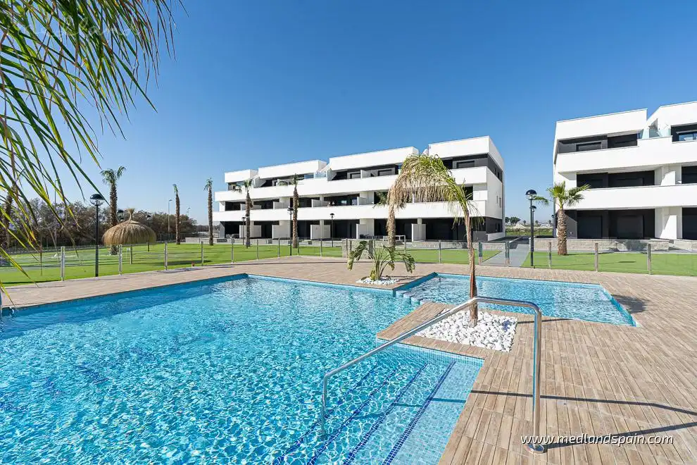 Apartamento con piscina en venta en El Raso