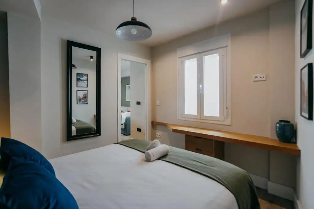 Bedroom of Flat for sale in Sevilla  with Air Conditioner, Heating and Furnished