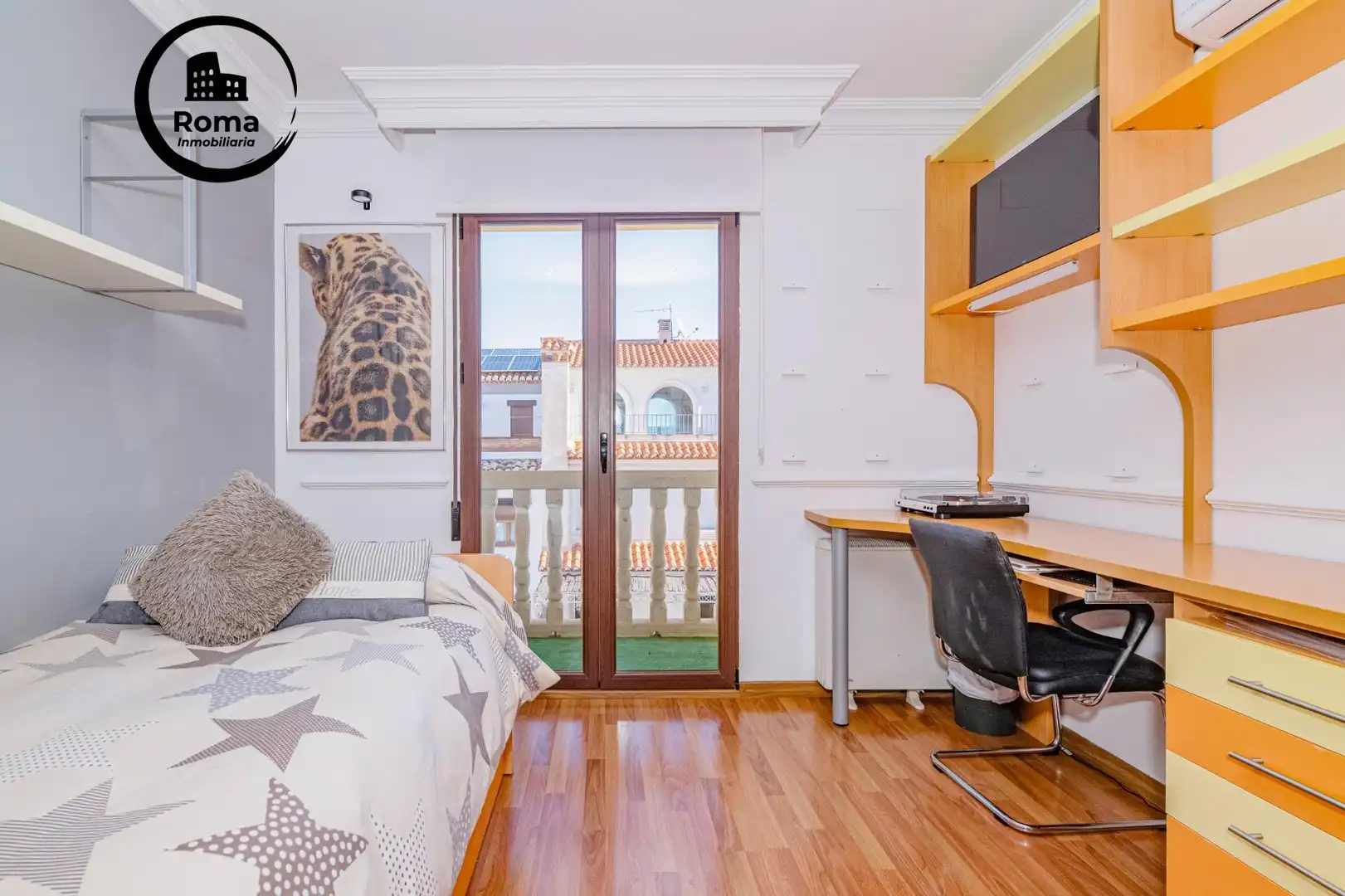 Habitación de Casa adosada en venta en La Zubia con Aire acondicionado, Calefacción y Piscina