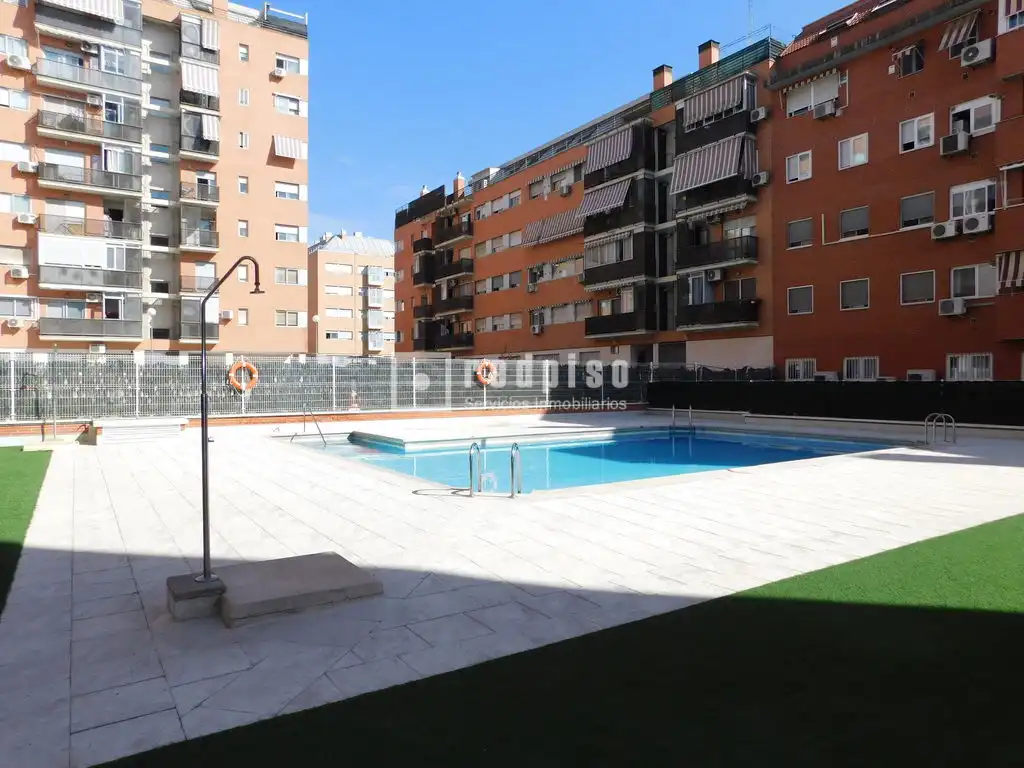 Swimming pool of Duplexes for sale in Madrid  with Air Conditioner, Heating and Private garden