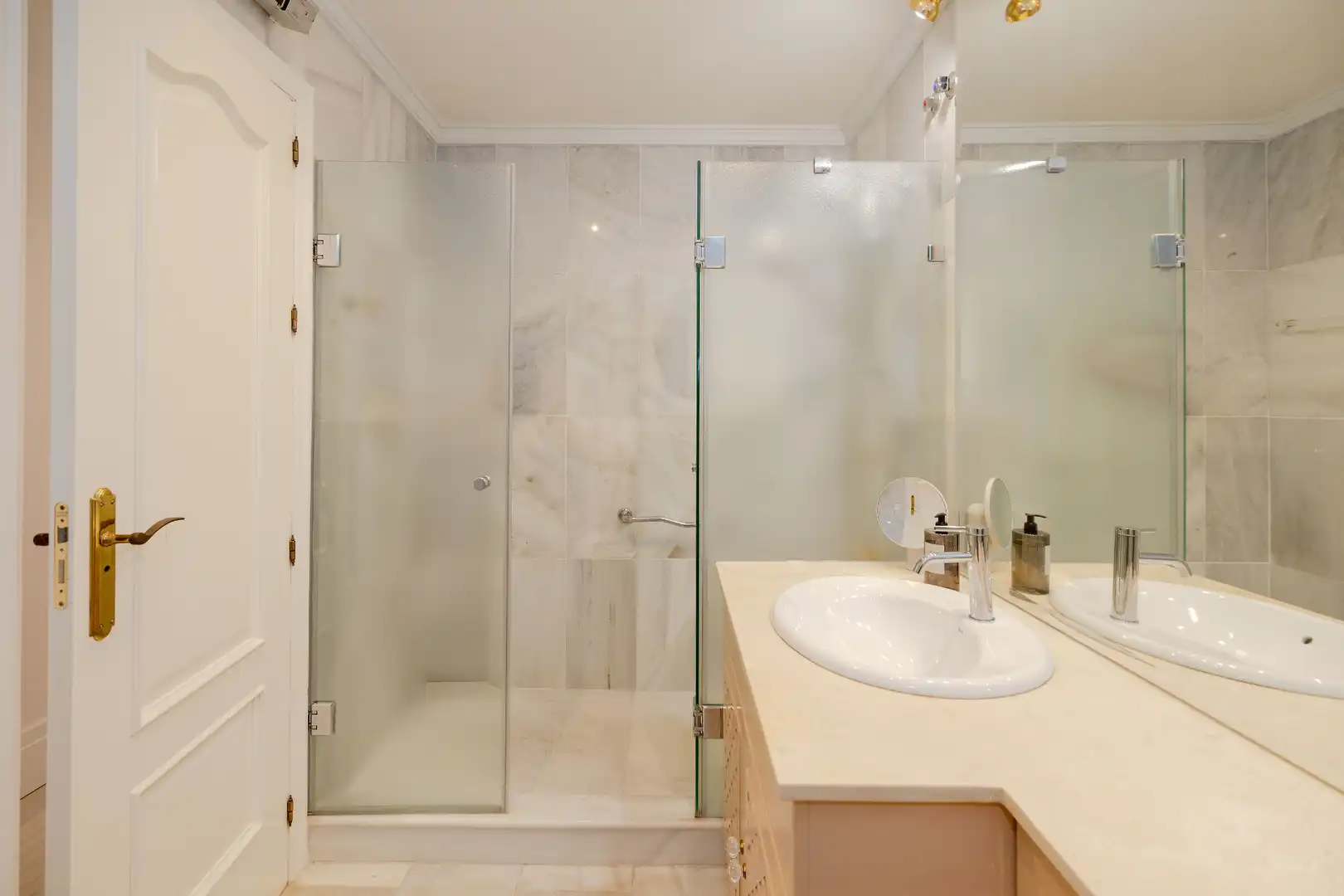 Baño de Piso en venta en Marbella con Aire acondicionado, Calefacción y Terraza