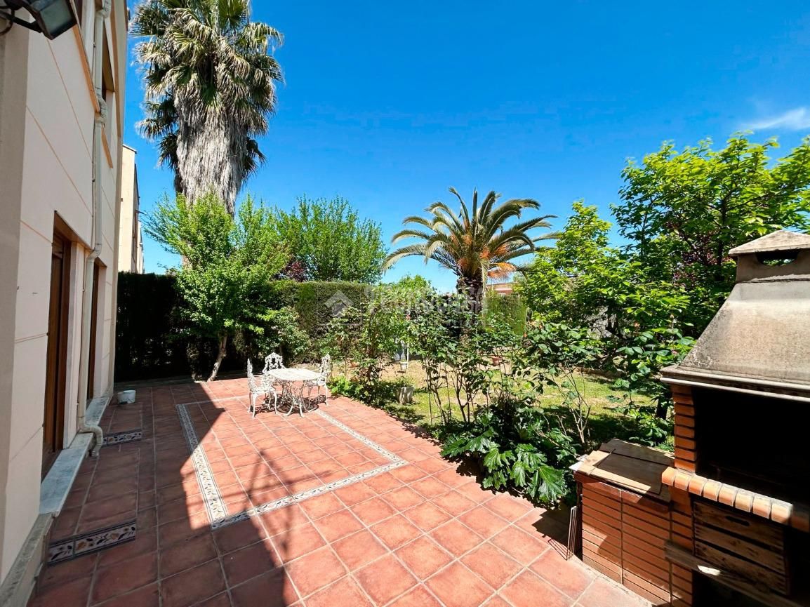 Jardí de Casa adosada en venda en  Zaragoza Capital amb Aire condicionat, Terrassa i Piscina comunitària