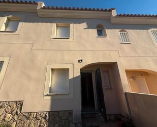 Vista exterior de Casa adosada en venda en Mont-roig del Camp amb Jardí privat, Terrassa i Forn