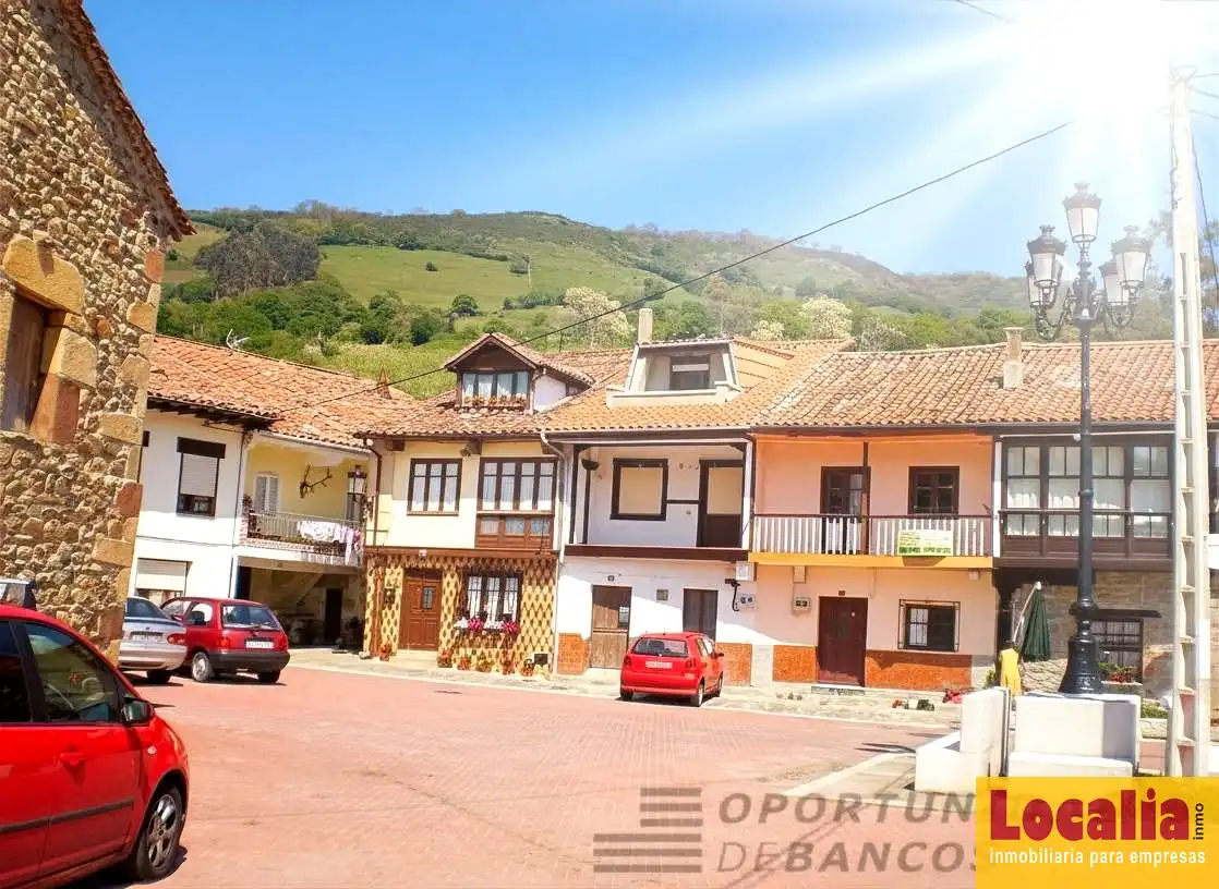 Vista exterior de Casa adosada en venda en Arenas de Iguña
