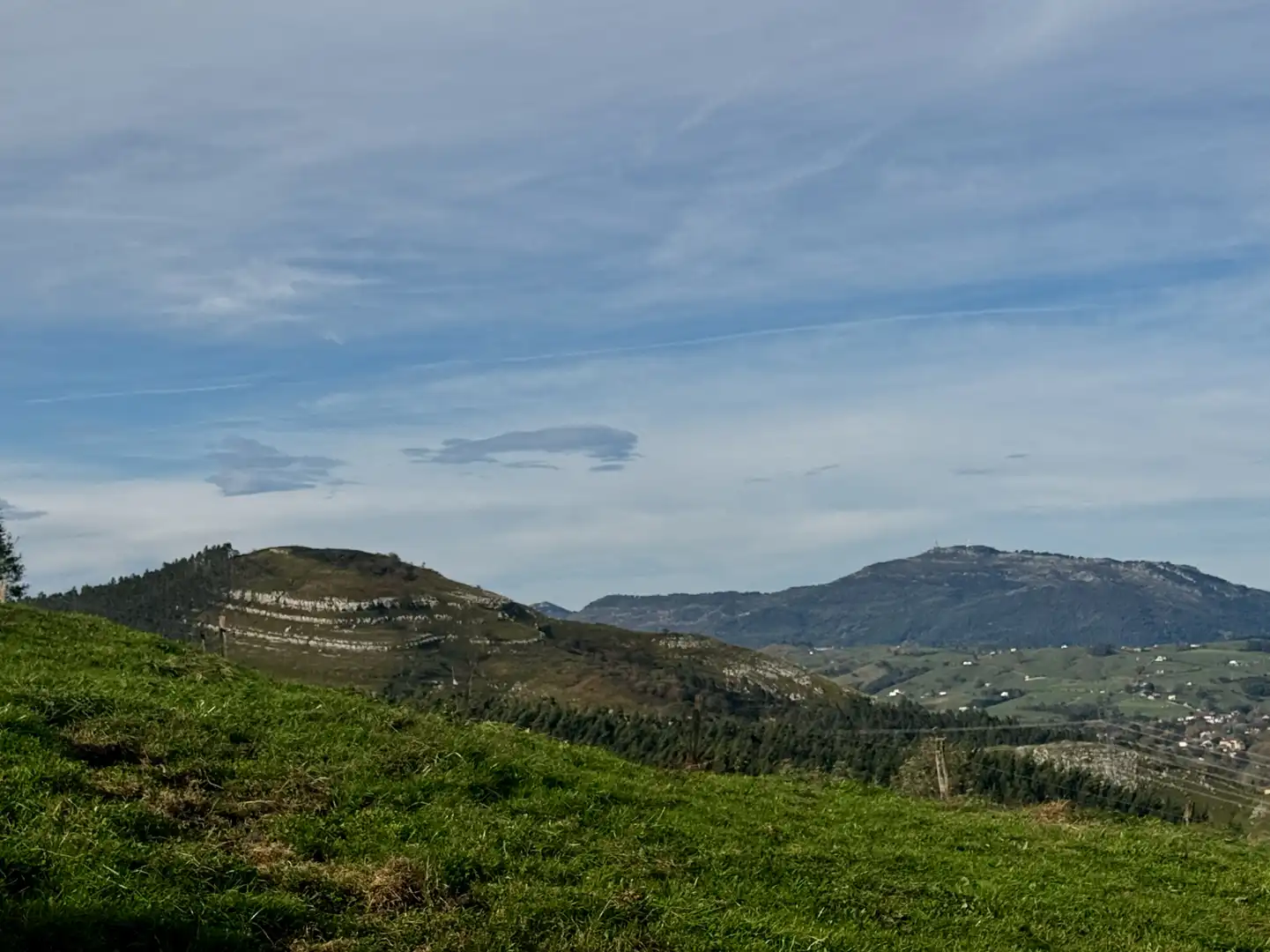 Vista exterior de Casa o xalet de lloguer en Riotuerto amb Calefacció, Terrassa i Traster