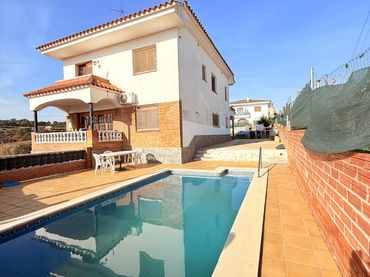 Casa con piscina in vendita a Caldes de Montbui