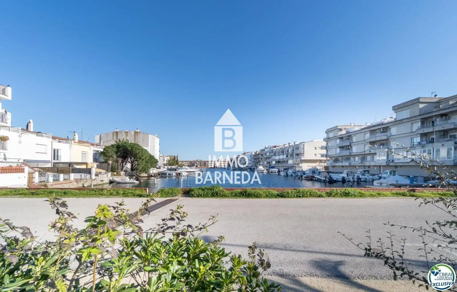 Parking of Houses for sale in Empuriabrava  with Air Conditioner, Heating and Terrace