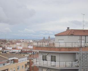 Vista exterior de Àtic en venda en Salamanca Capital amb Terrassa i Balcó