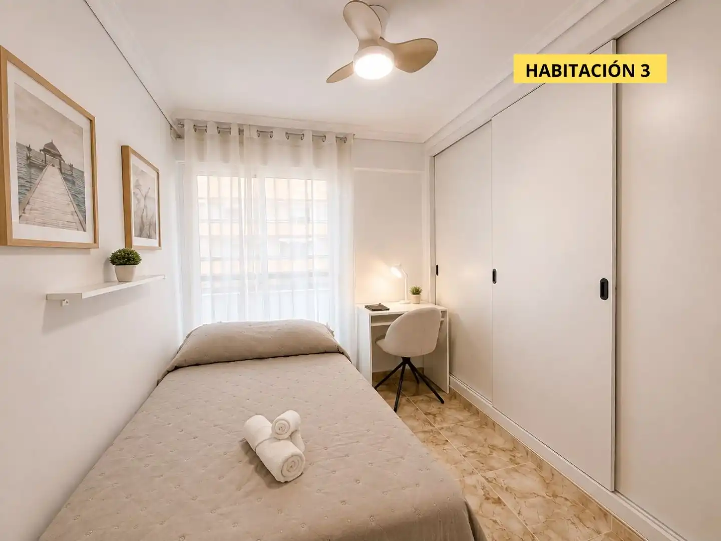 Bedroom of Flat for share in Meliana, Valencia