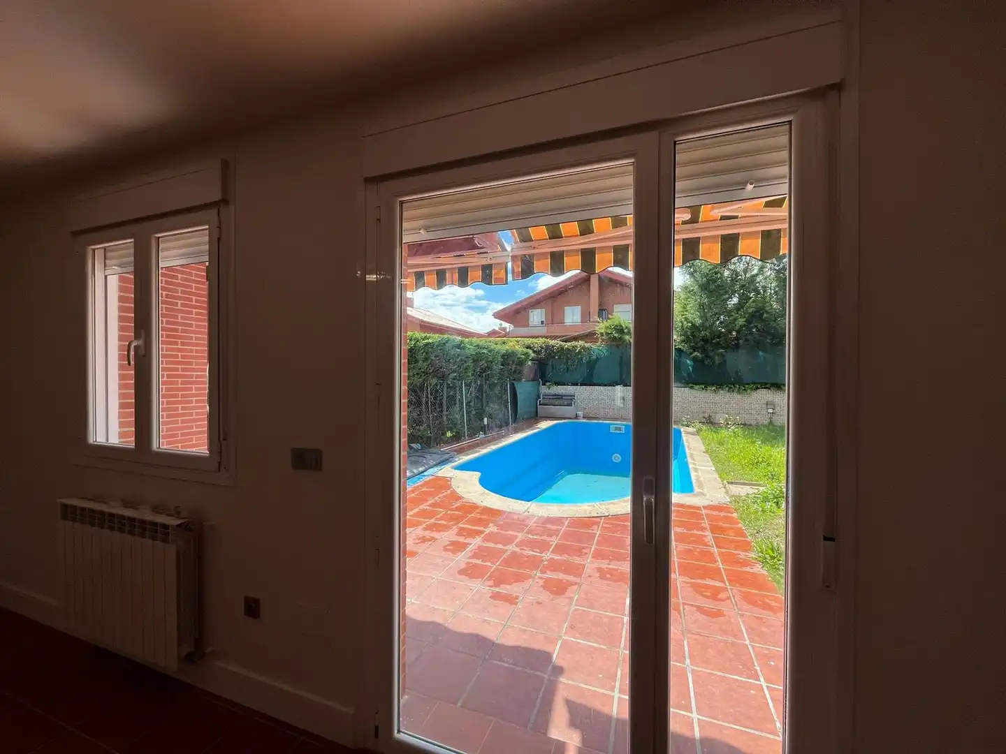 Piscina de Casa adosada en venda en Renedo de Esgueva amb Calefacció, Jardí privat i Parquet