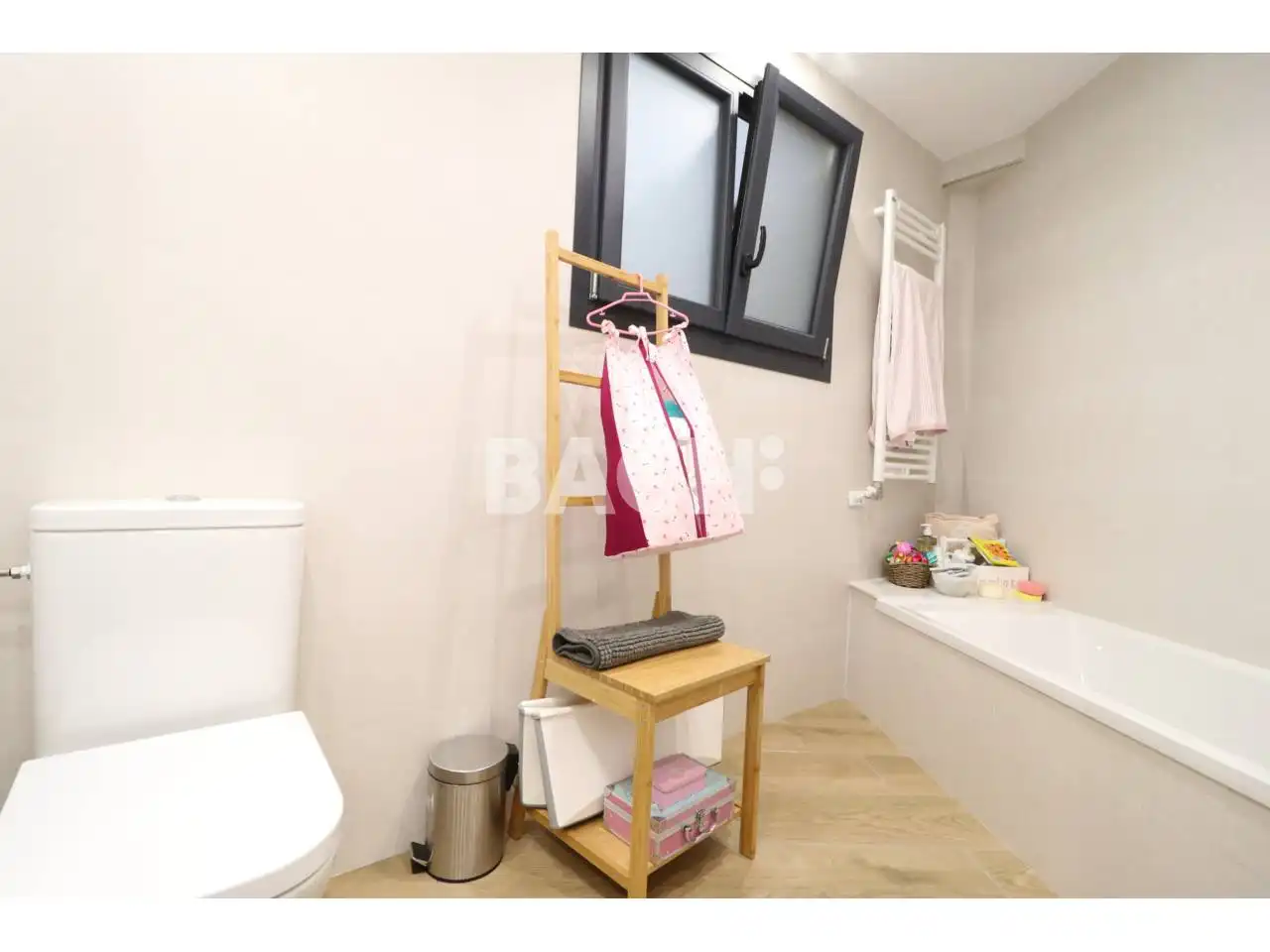 Baño de Piso en venta en Vic con Calefacción y Balcón