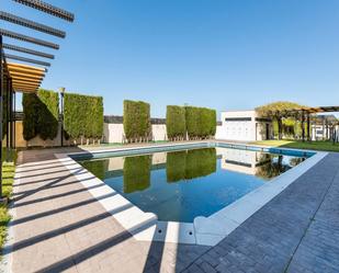 Piscina de Casa adosada en venda en Las Gabias amb Aire condicionat, Calefacció i Jardí privat