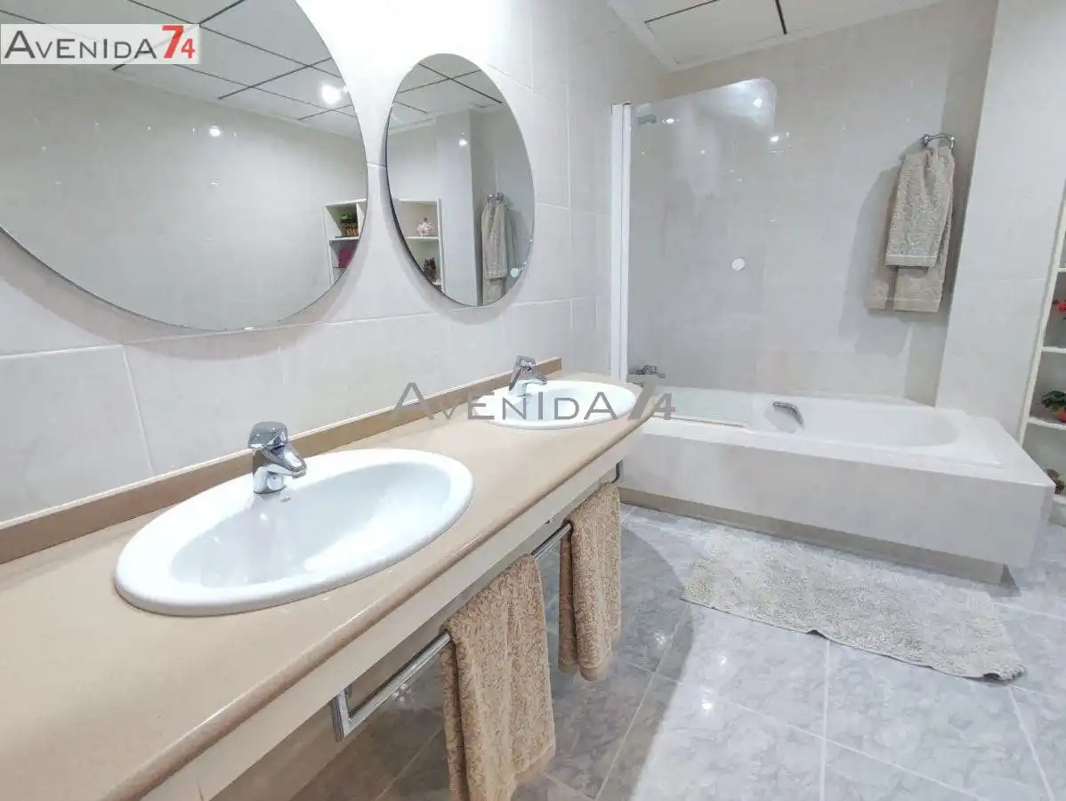 Houses for sale in Los Angeles - Apolonia