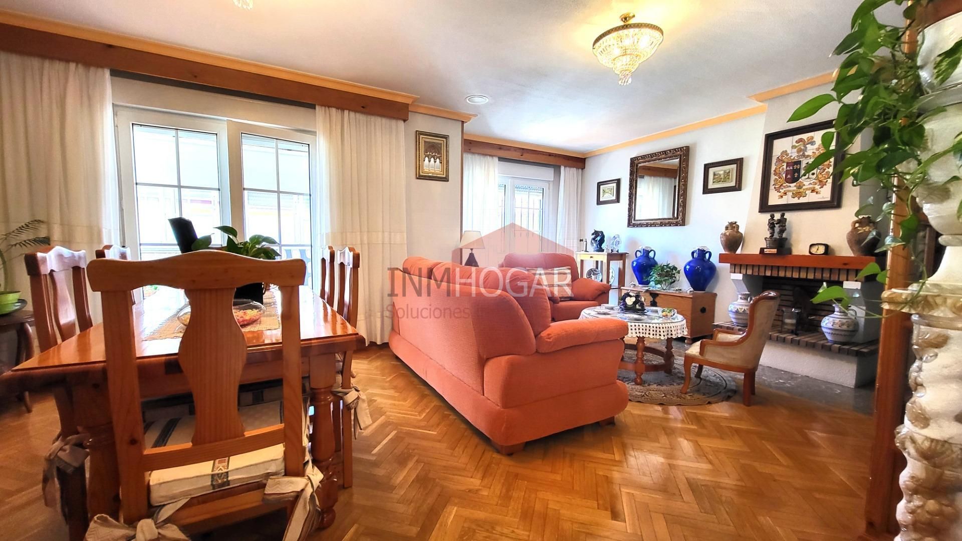 Sala d'estar de Casa adosada en venda en Ávila Capital amb Calefacció, Jardí privat i Parquet