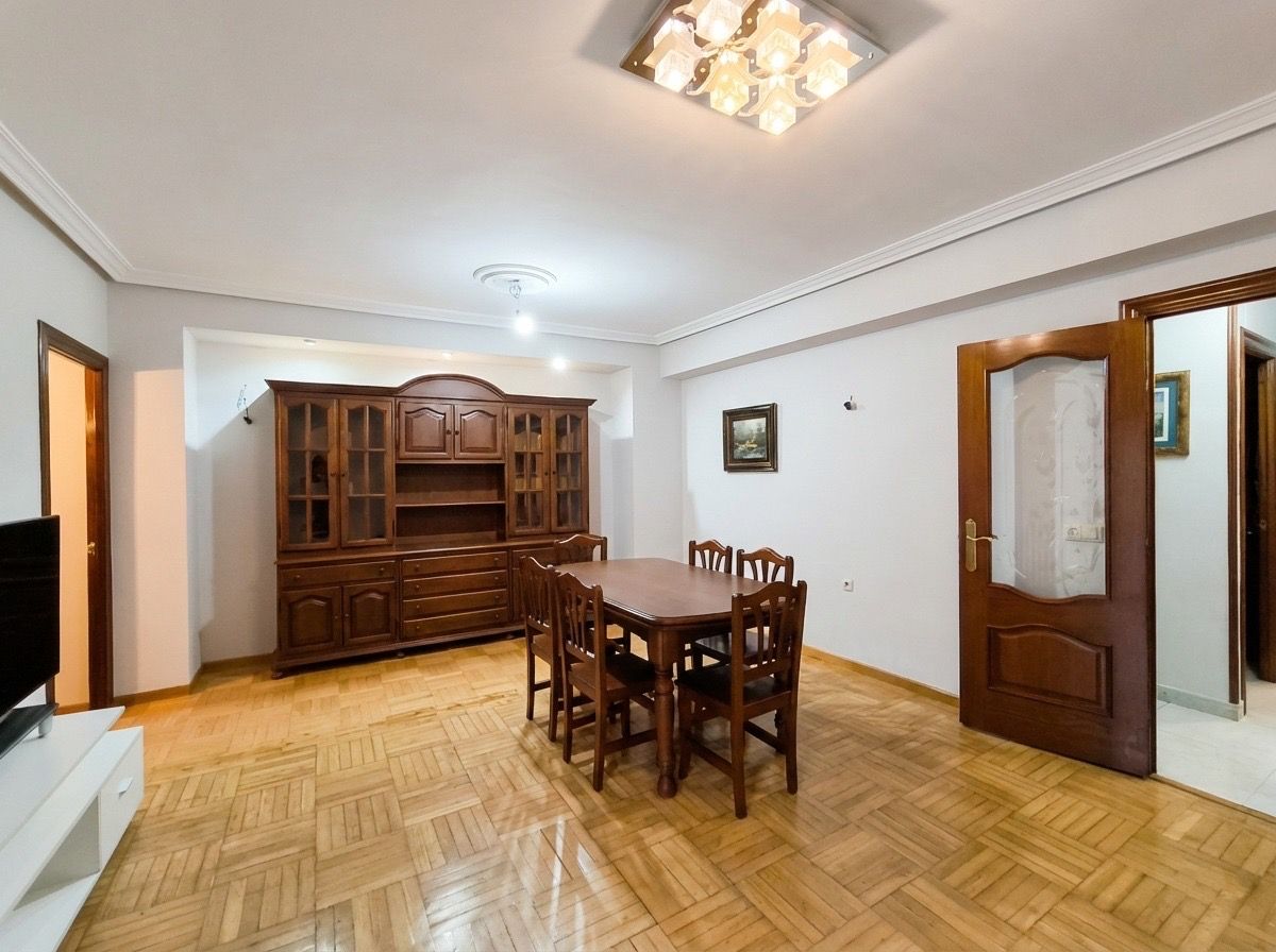 Dining room of Flat to rent in Oviedo   with Heating, Parquet flooring and Terrace