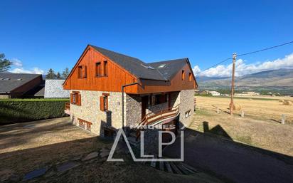 Vista exterior de Casa adosada en venda en Fontanals de Cerdanya amb Terrassa i Balcó