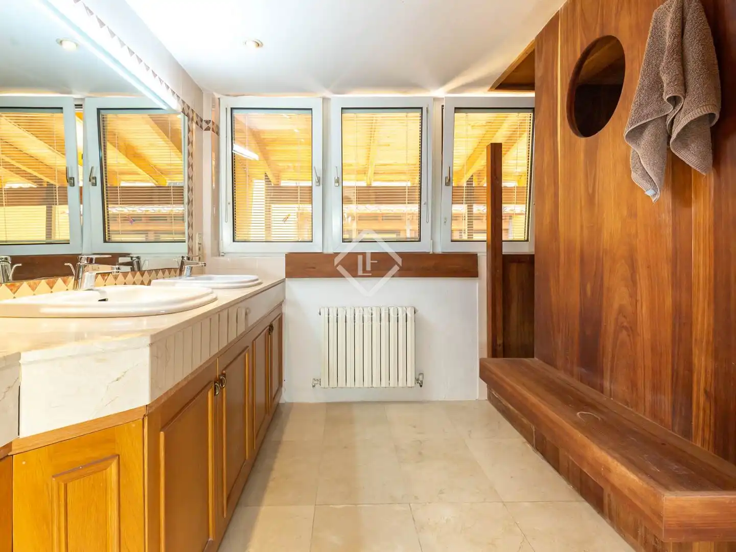Bathroom of Houses for sale in Esplugues de Llobregat  with Air Conditioner, Heating and Private garden