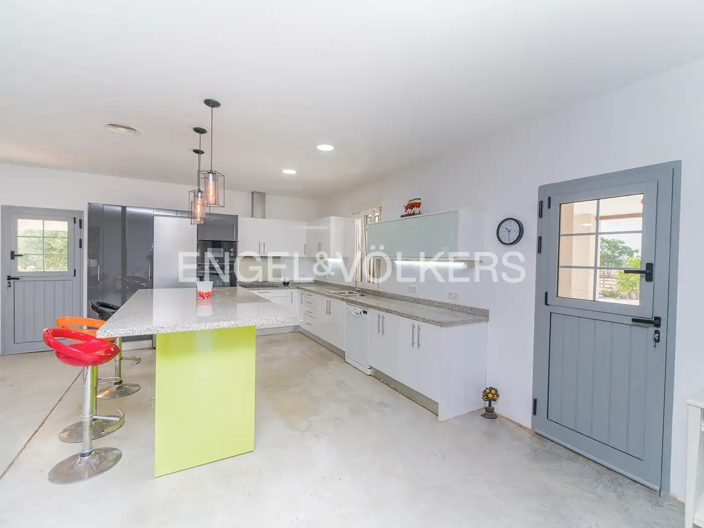 Cocina de Casa o chalet en venta en Santa Pola con Aire acondicionado, Calefacción y Jardín privado
